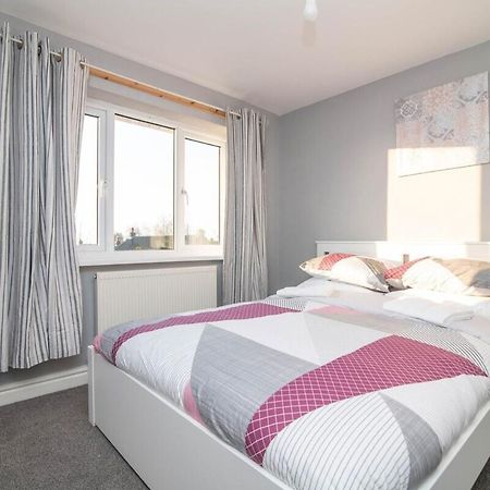 Spacious Two Bed House With Parking And Garden ダドリー エクステリア 写真
