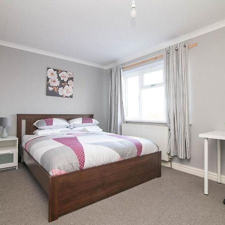 Spacious Two Bed House With Parking And Garden ダドリー エクステリア 写真