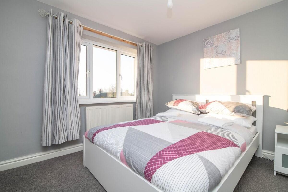 Spacious Two Bed House With Parking And Garden ダドリー エクステリア 写真